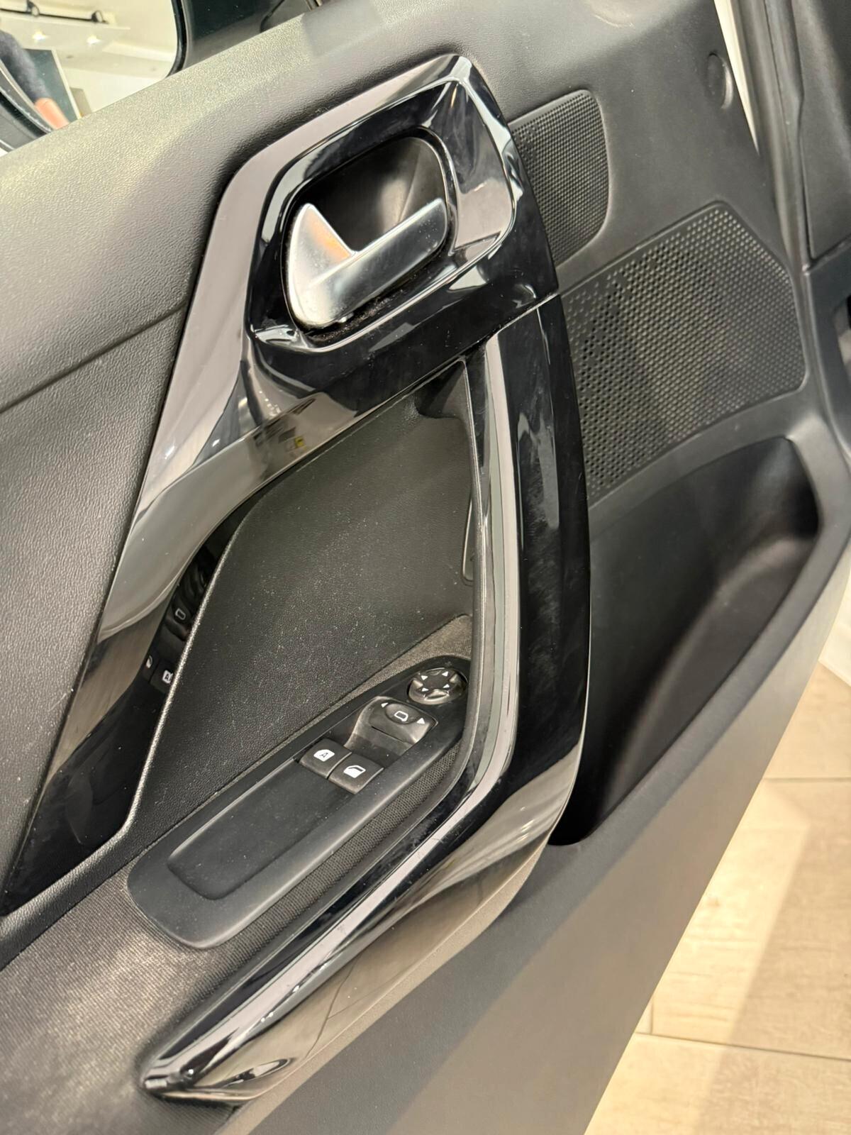 PEUGEOT 208 1.4 95CV BENZINA/GPL ANNO 2015 CON SOLI 119.000 KM