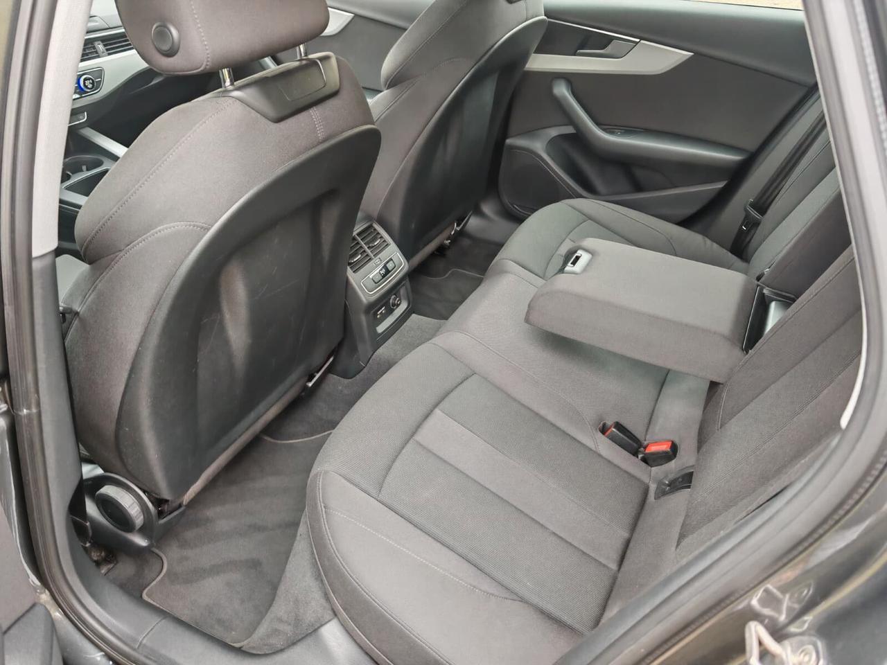 Audi A4 Avant 40 TDI S tronic S-line edition