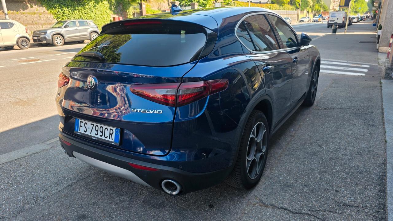 Alfa Romeo Stelvio 2.2 Turbodiesel 210 CV AT8 Q4 Super