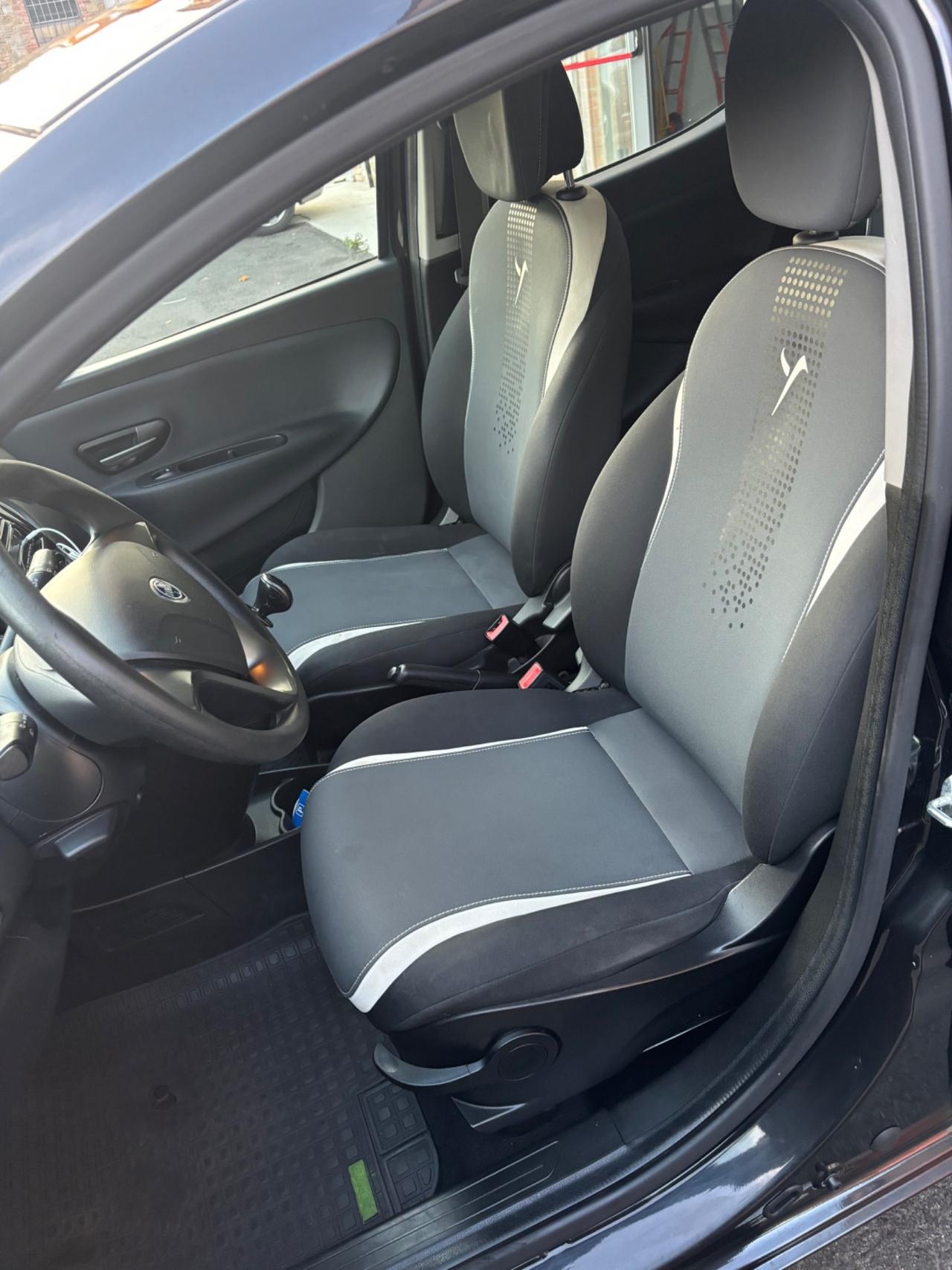 Lancia Ypsilon 1.2 69 CV 5 porte GPL Ecochic Gold
