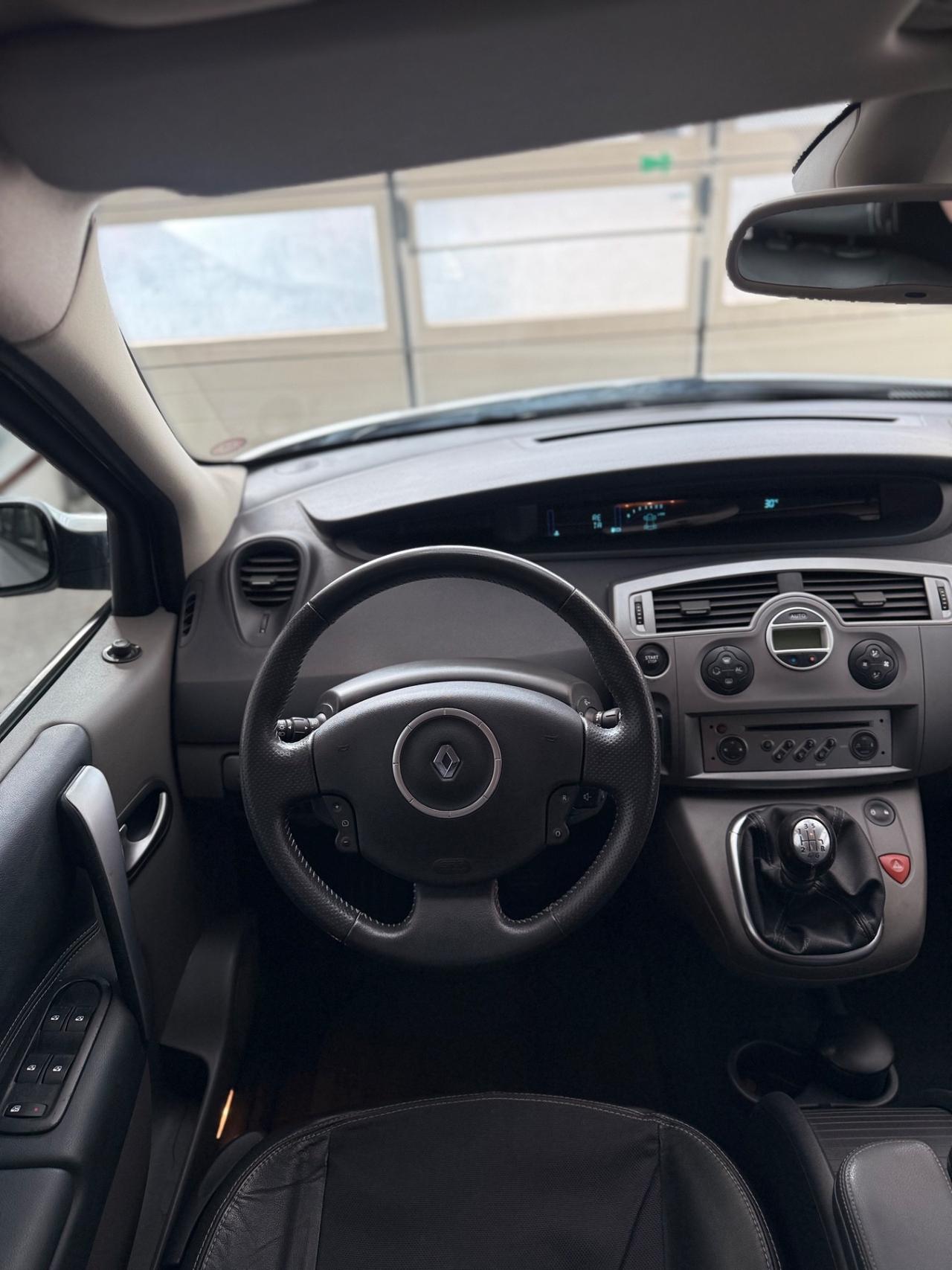 Renault Scenic Grand Scénic 1.9 dCi/130CV PlayStation Portable