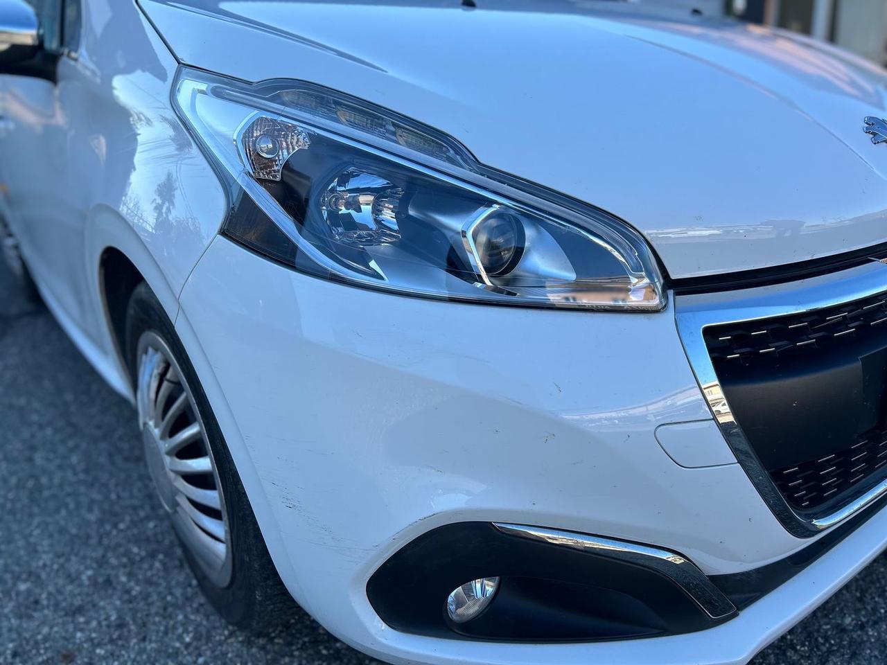 Peugeot 208 Allure 1.2 PureTech 82 #8112