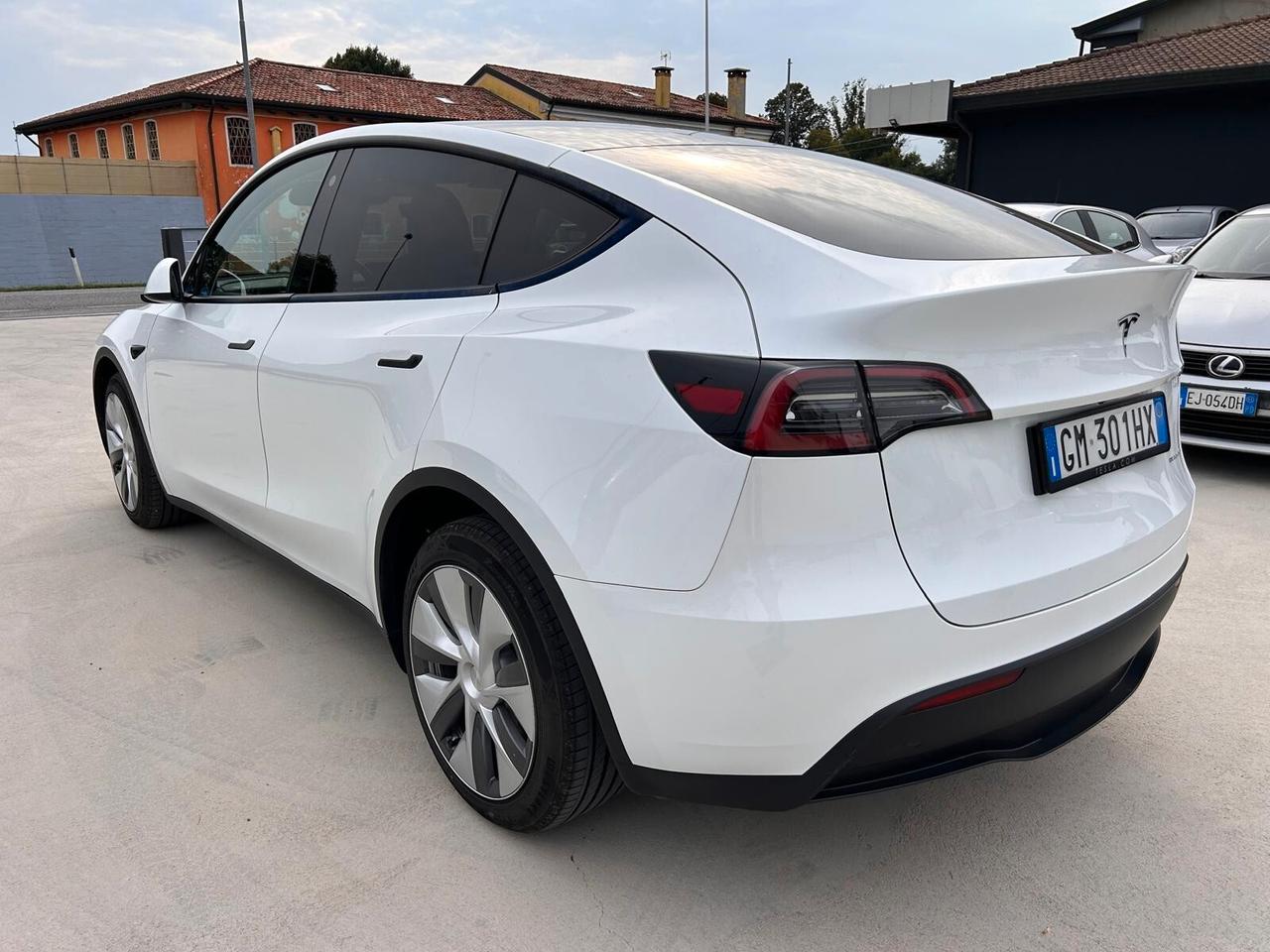 Tesla Model Y Long Range AWD