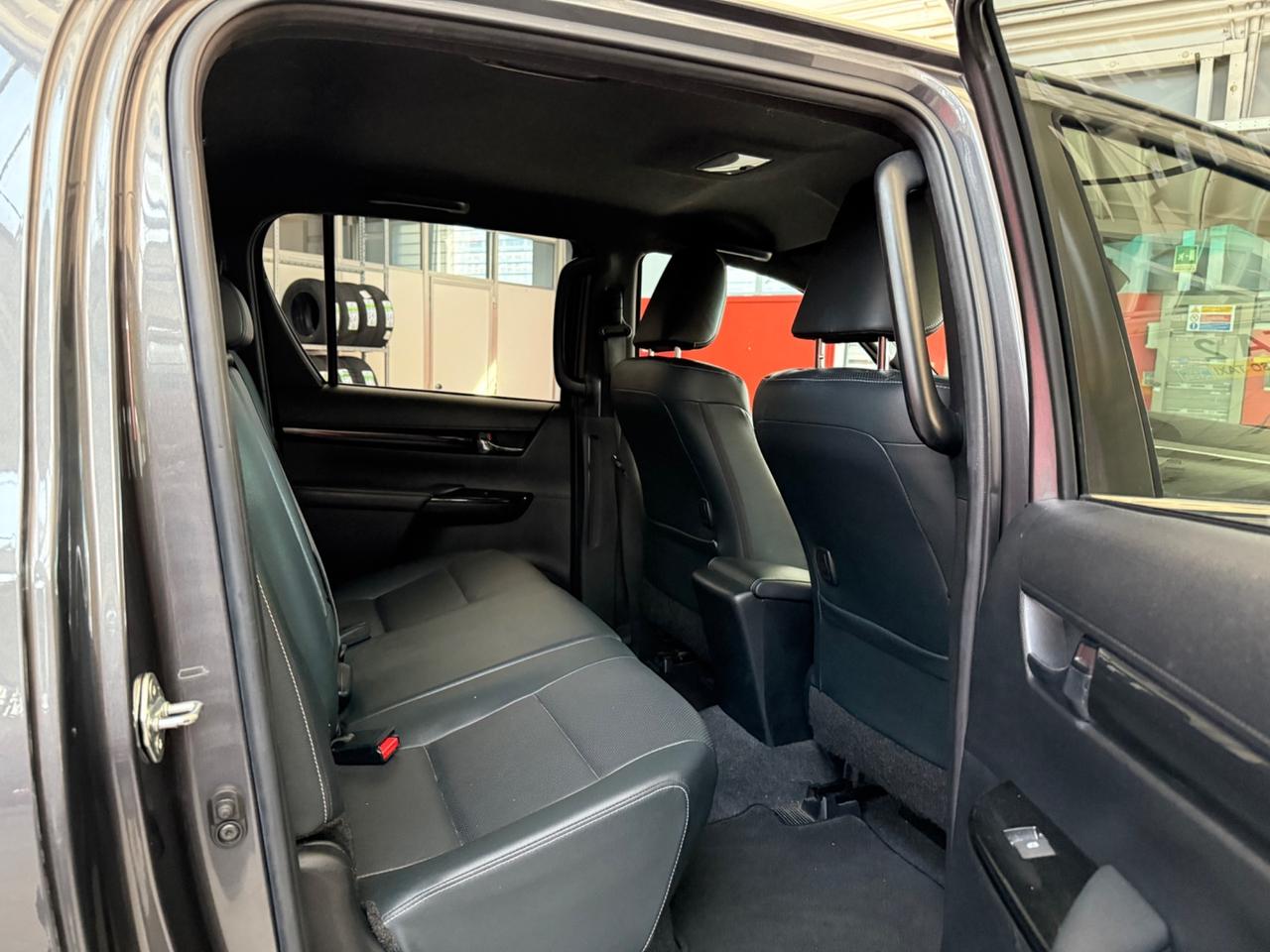 Toyota Hilux 2.4 D-4D A/T 4WD 4 porte Double Cab Lounge