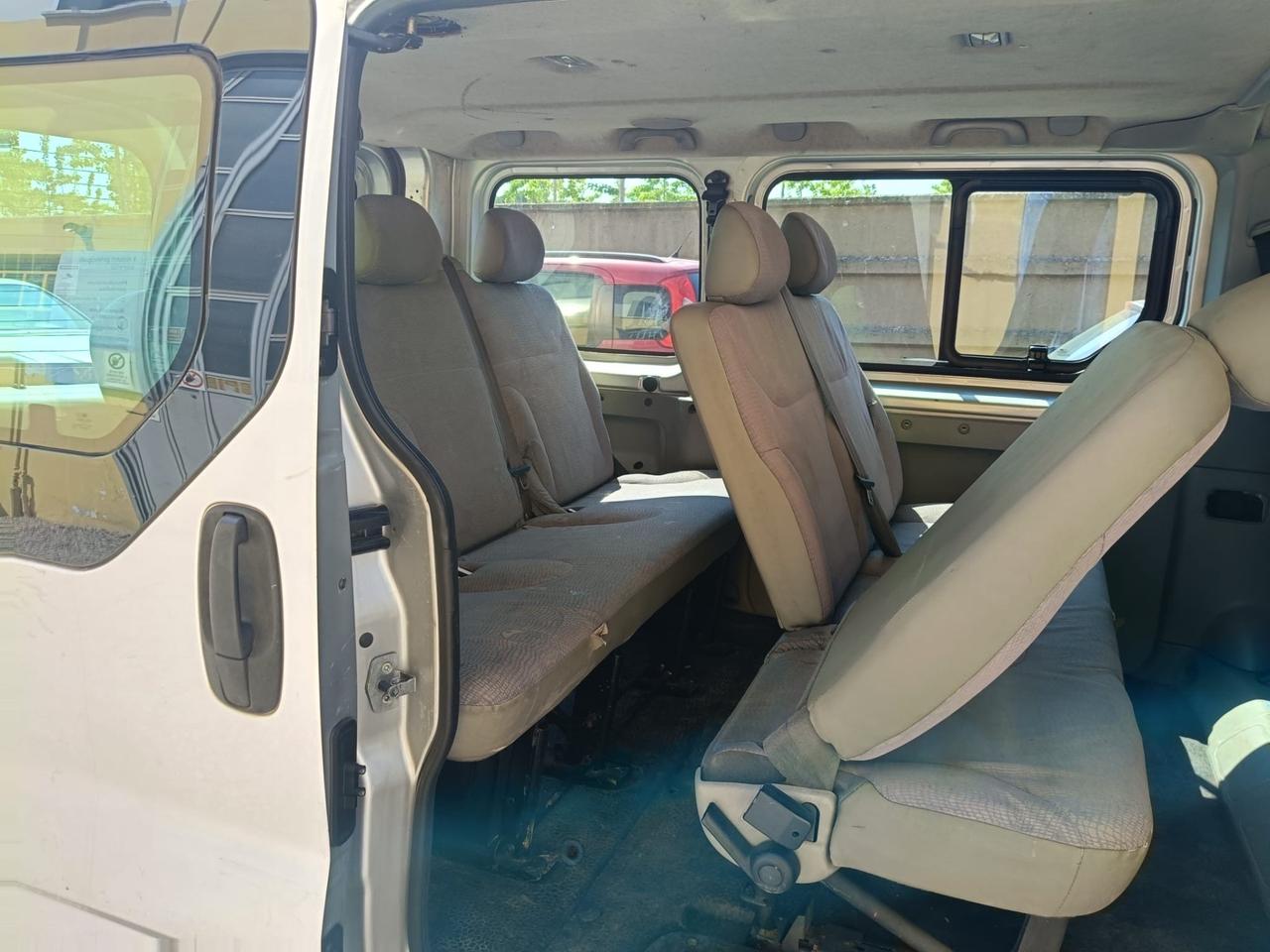 Renault TRAFIC 9 posti
