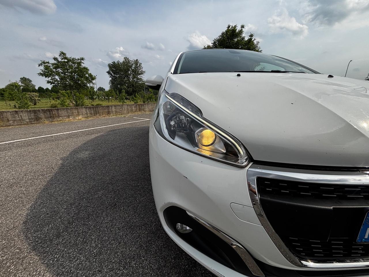 Peugeot 208 PureTech 82 Stop&Start 5 porte Signature