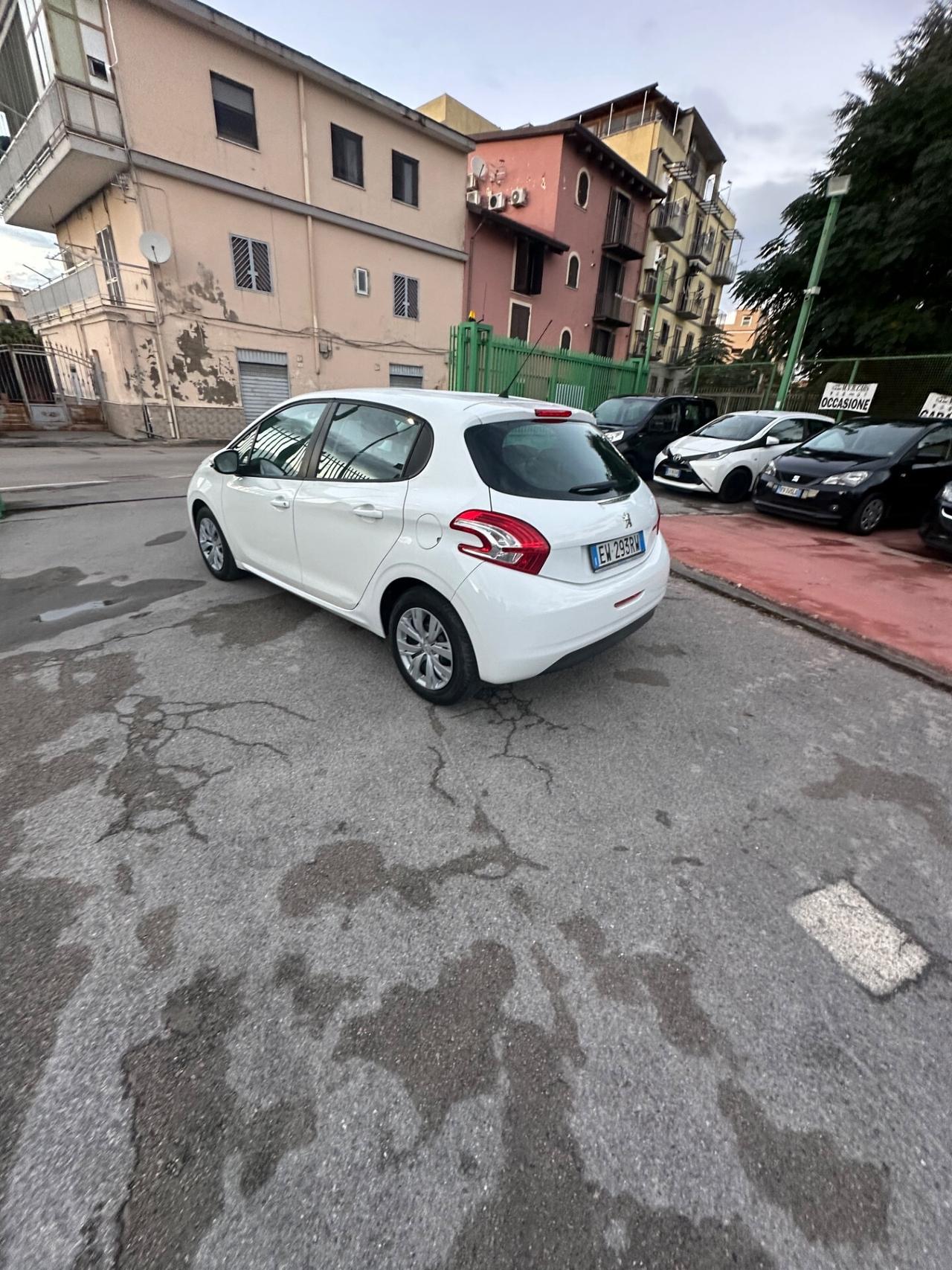 Peugeot 208 PureTech 82 5 porte Allure