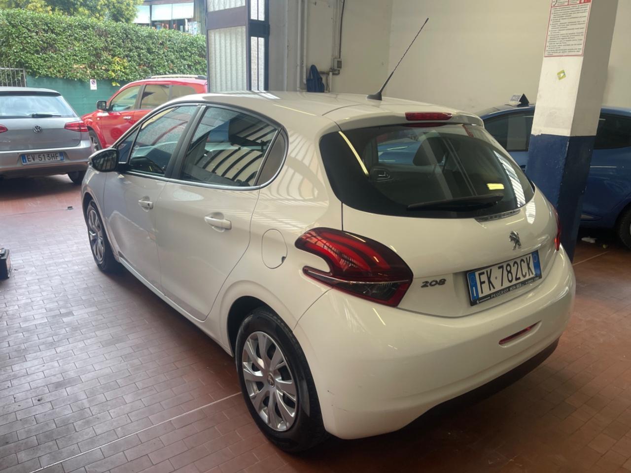 Peugeot 208 euro 6 neopatentati