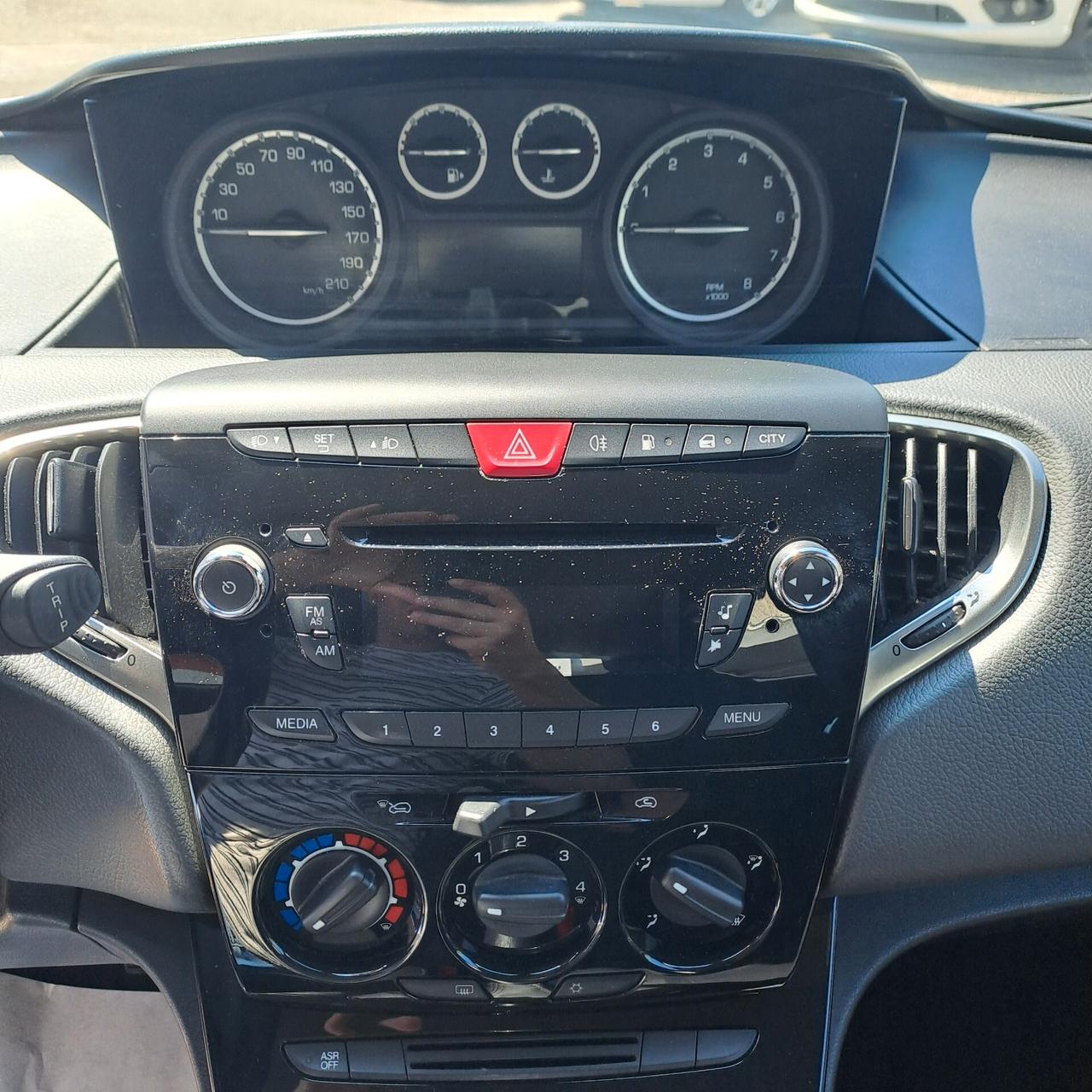 Lancia Ypsilon 1.2 Bz/Gpl 69 Cv Silver