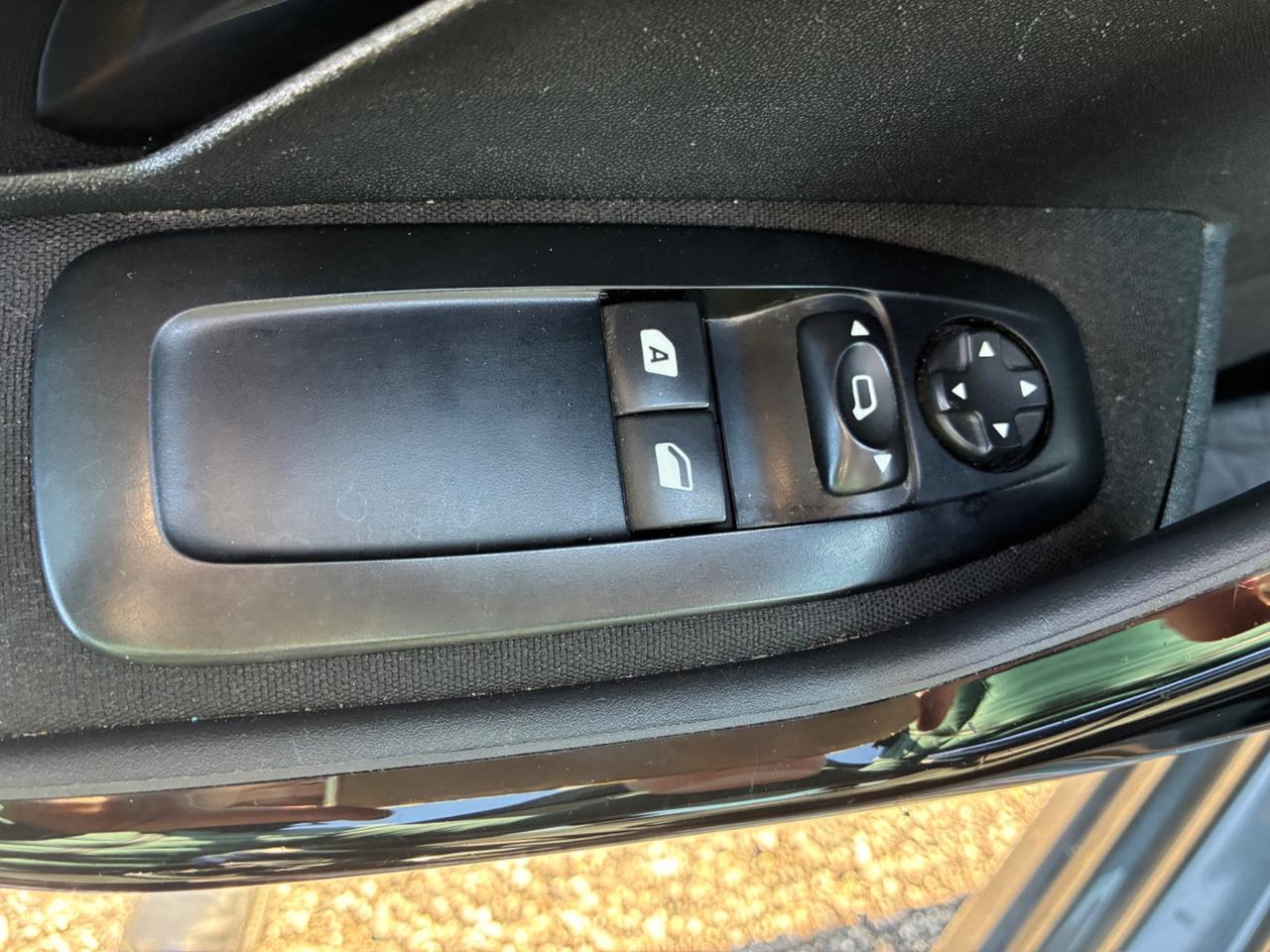 Peugeot 208 1.4 GPL 5p - 2015