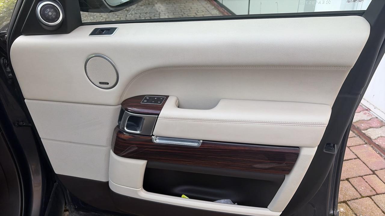 Land Rover Range 4.4 SDV8 Vogue LWB