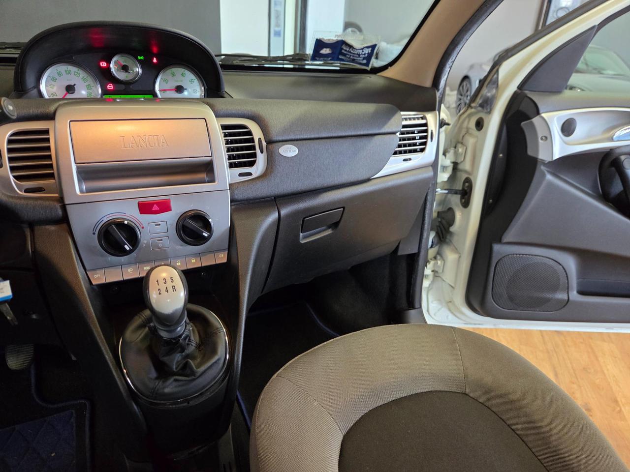 Lancia Ypsilon 3 Porte Ypsilon 1.2 8v New Oro (oro)