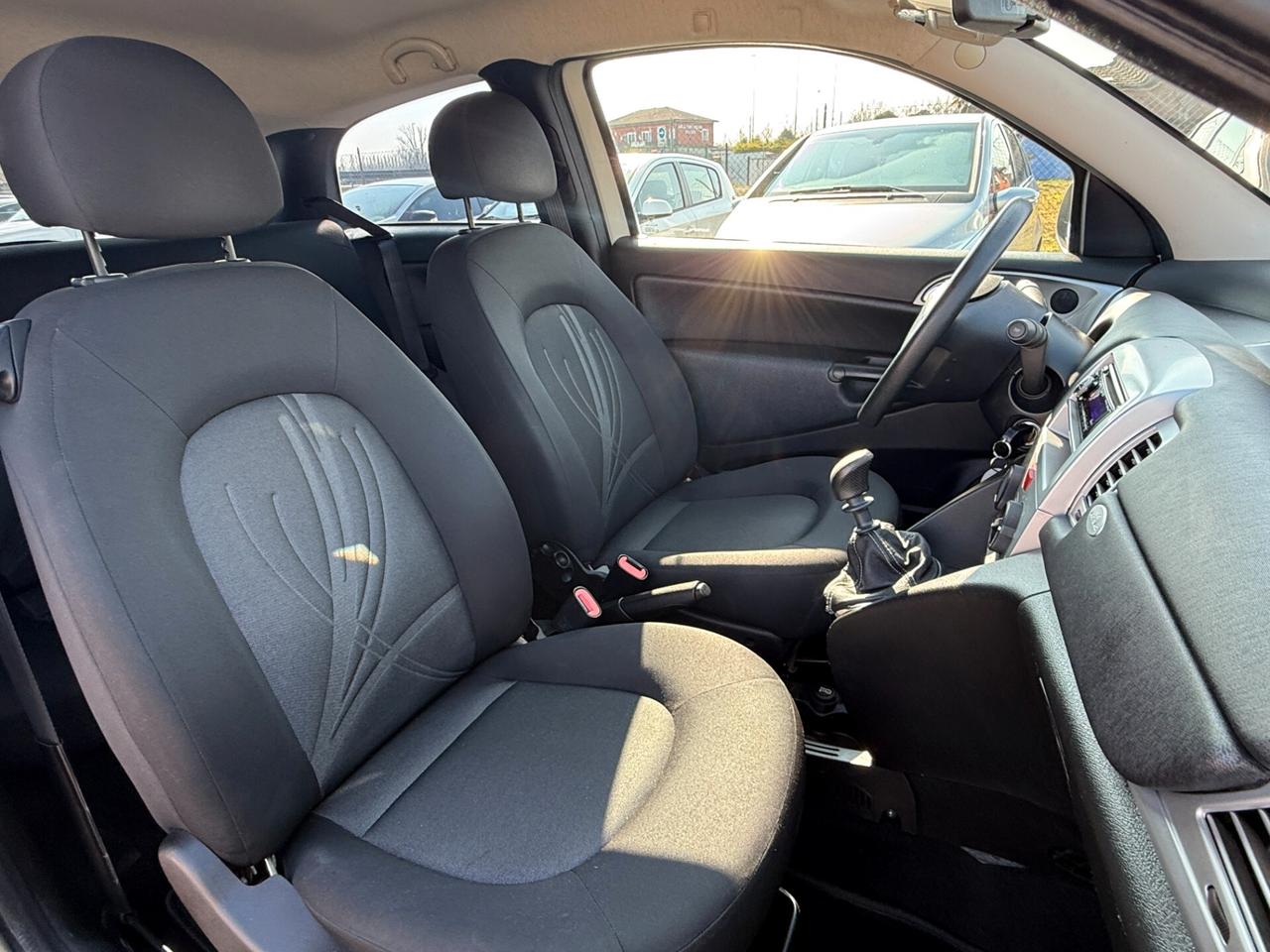 Lancia Ypsilon 1.2 69 CV Unyca