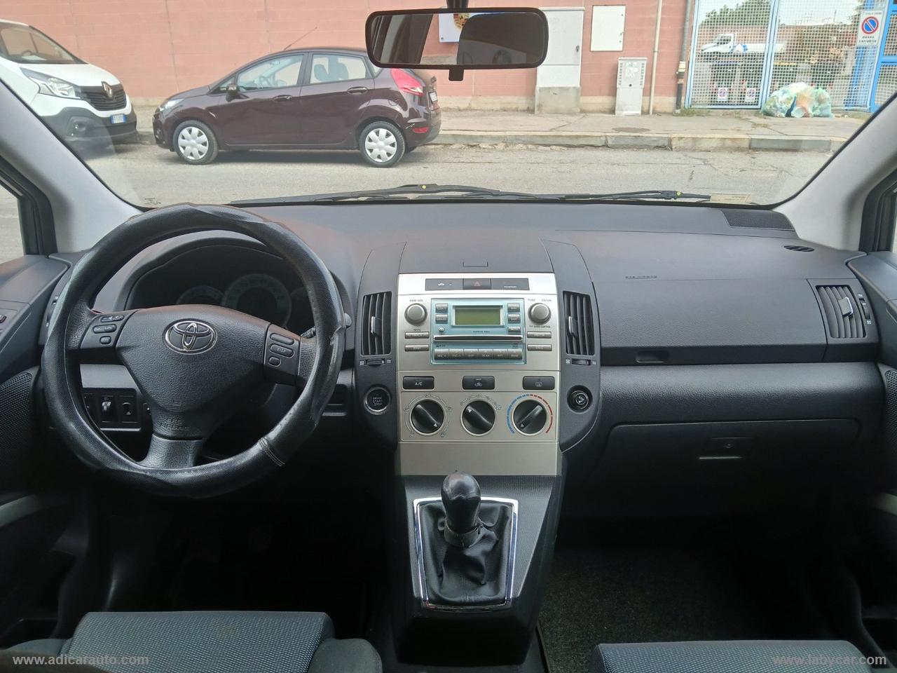 TOYOTA Corolla Verso 2.0 16V D-4D Sol