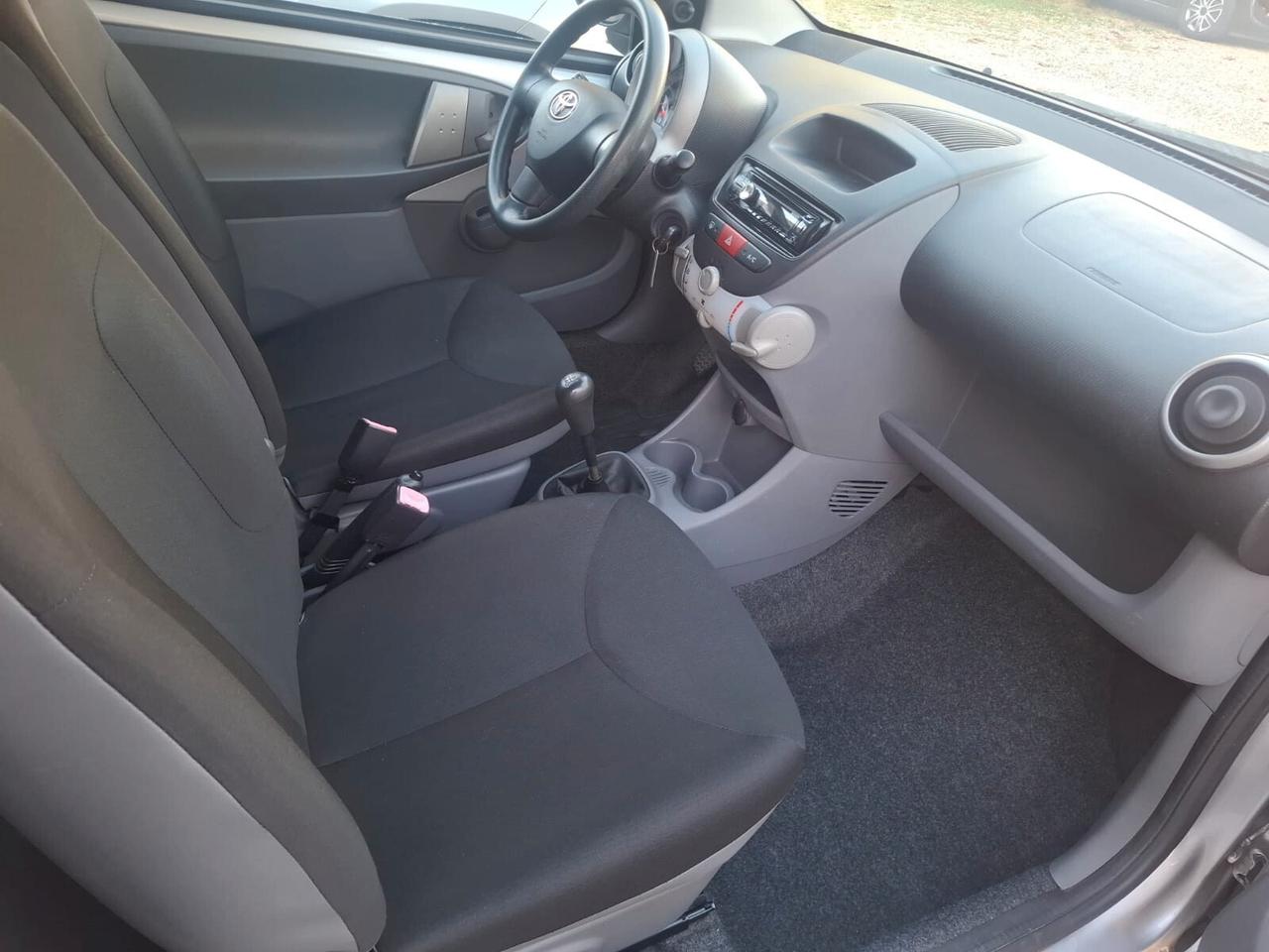 Toyota Aygo 1.0 12V VVT-i 3 porte Sol 68Cv (50Kw)