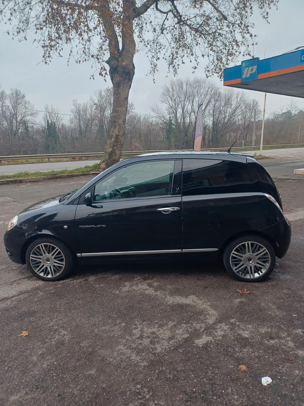 Lancia Ypsilon 1.2 Platino MODA MILANO