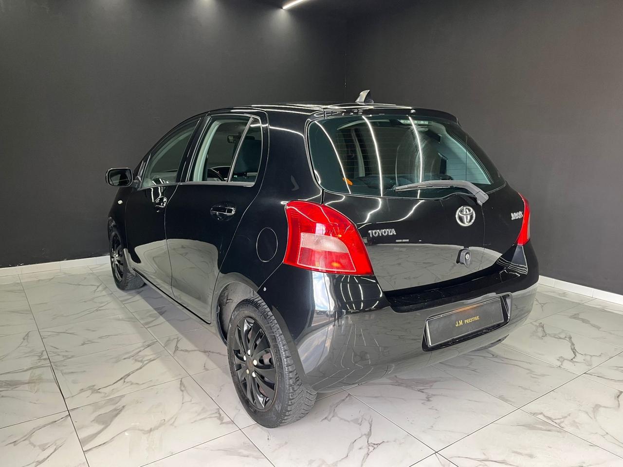 Toyota Yaris 1.3 5 porte Navi OK NEOPATENTATI