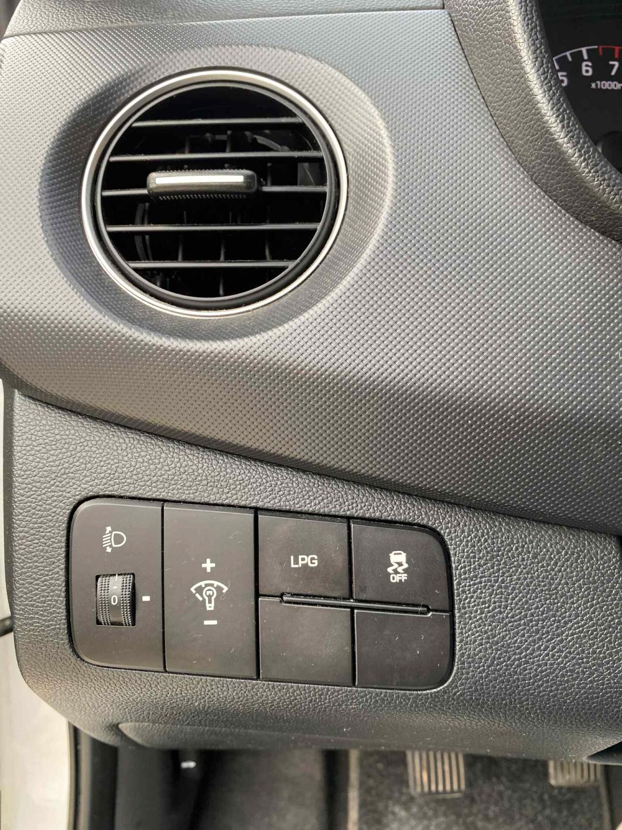 Hyundai i10 1.0 Benz Gpl della casa Ok Neop.