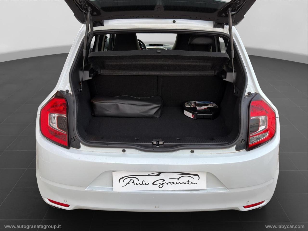 RENAULT Twingo SCe 65 CV Urban Night PARI NUOVO!