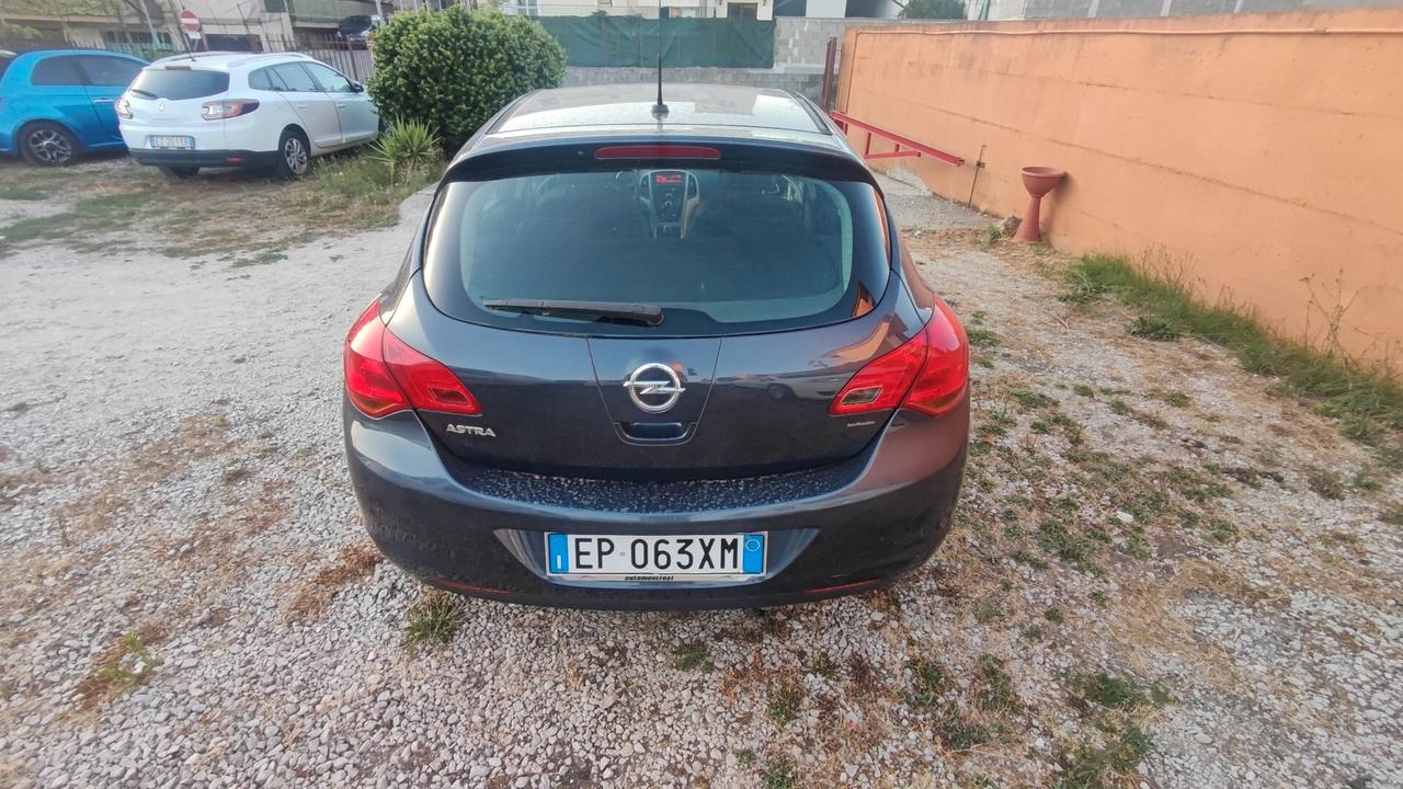 Opel Astra 1.4 100CV GPL 2013