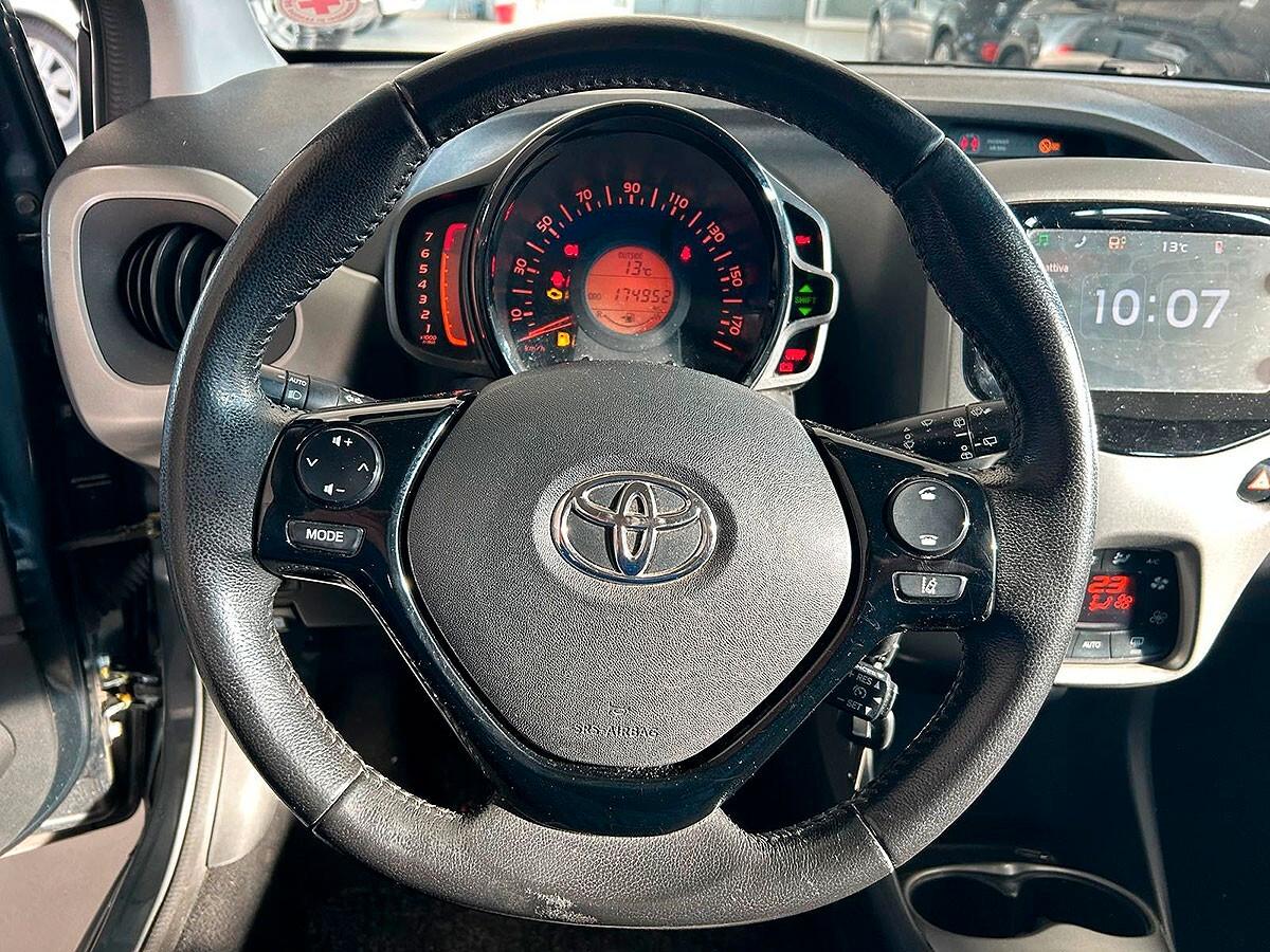 Toyota Aygo 1.0 VVT-i 69 CV 5 porte x-play