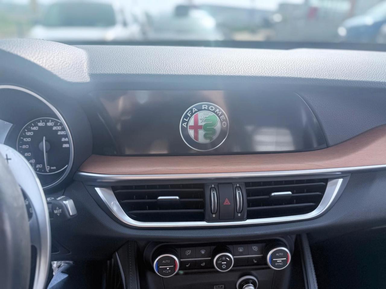 Alfa Romeo Stelvio 2.0 Turbo 280 CV AT8 Q4 GANCIO TRAINO