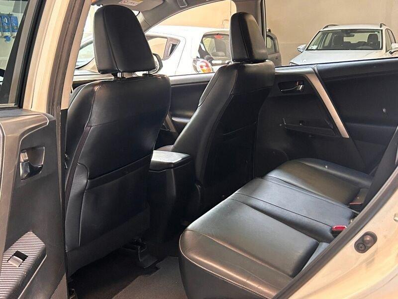 Toyota RAV4 2.0 D-4D 4WD Lounge