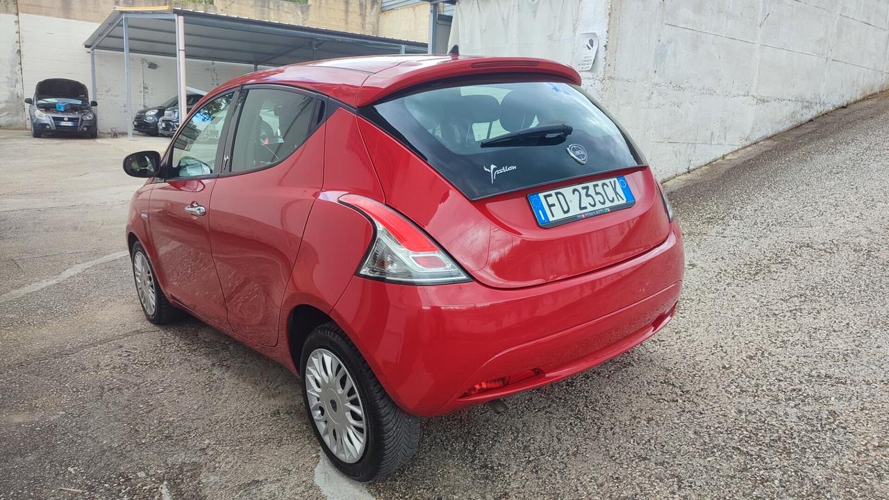 Lancia Ypsilon 1.2 69 CV 5 porte Silver