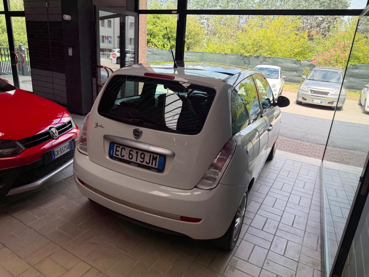 Lancia Ypsilon 1.2 VERSUS TETTO APRIBILE