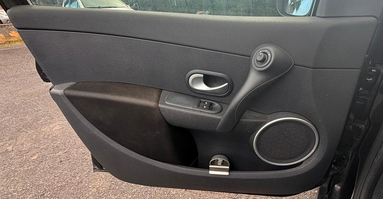 Renault Clio 1.2 16V 5 porte Luxe