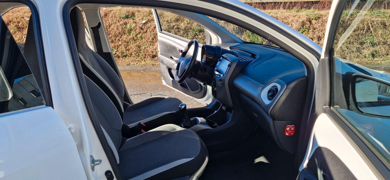 Toyota Aygo Connect 1.0 VVT-i 72 CV 5 porte