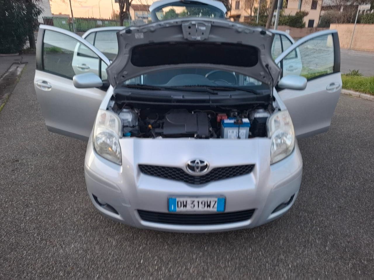 Toyota Yaris 1.0 5 porte SOLAMENTE 104.000 KM