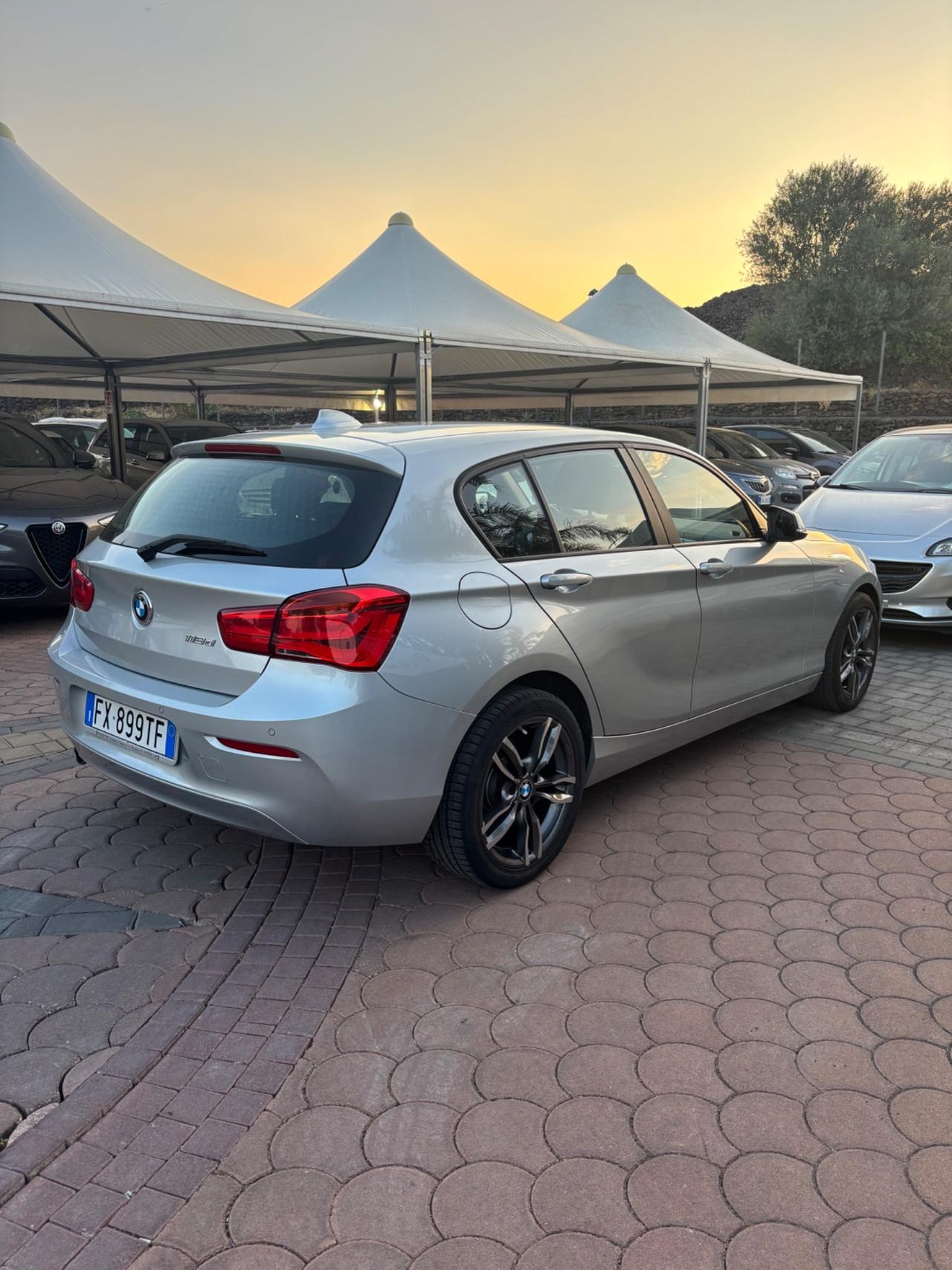 Bmw 118 118d 5p. Business Advantage