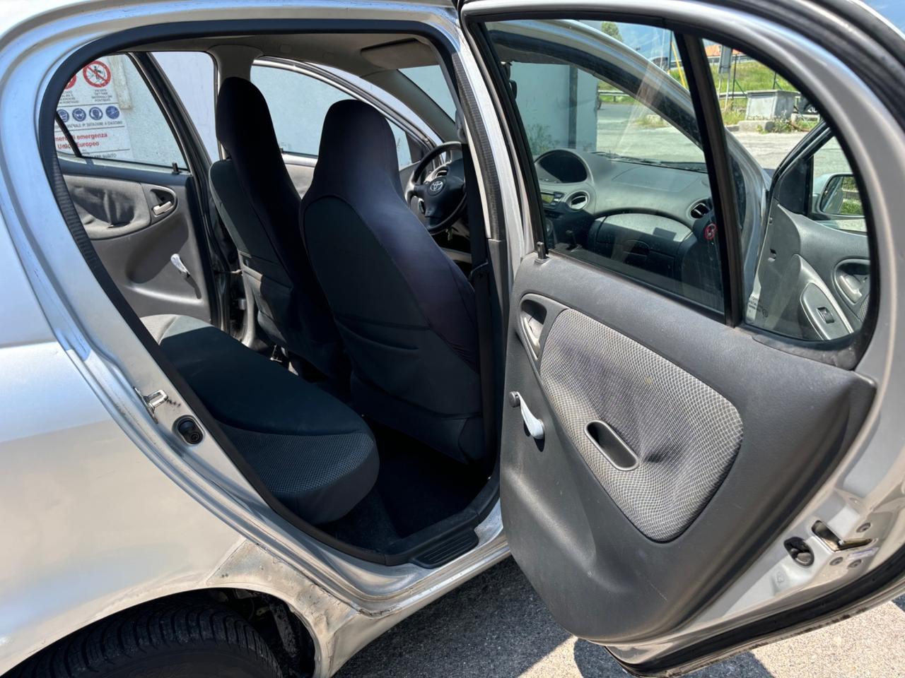 Toyota Yaris 1.0i 16V cat 5 porte