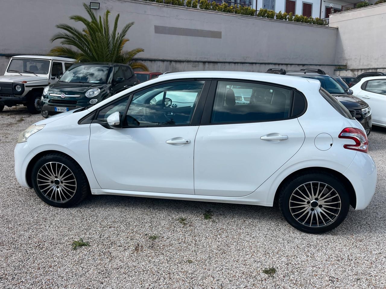 Peugeot 208 1.4 HDi 68 CV 5 porte Allure