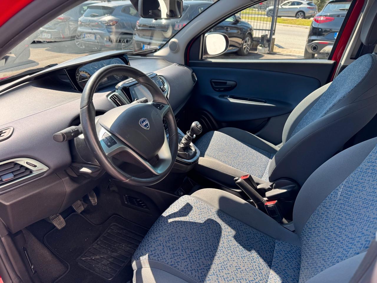 Lancia Ypsilon 1.0 FireFly 5 porte S&S Hybrid Gold