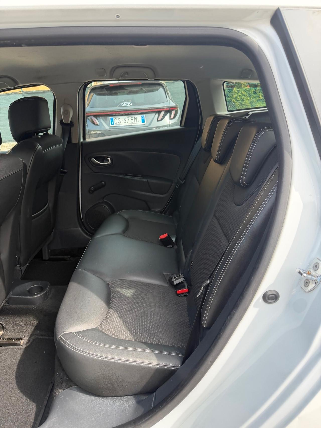 Renault Clio Sporter 1.5 dci - NEOP. - NAV. - 12 MESI DI GARANZIA -