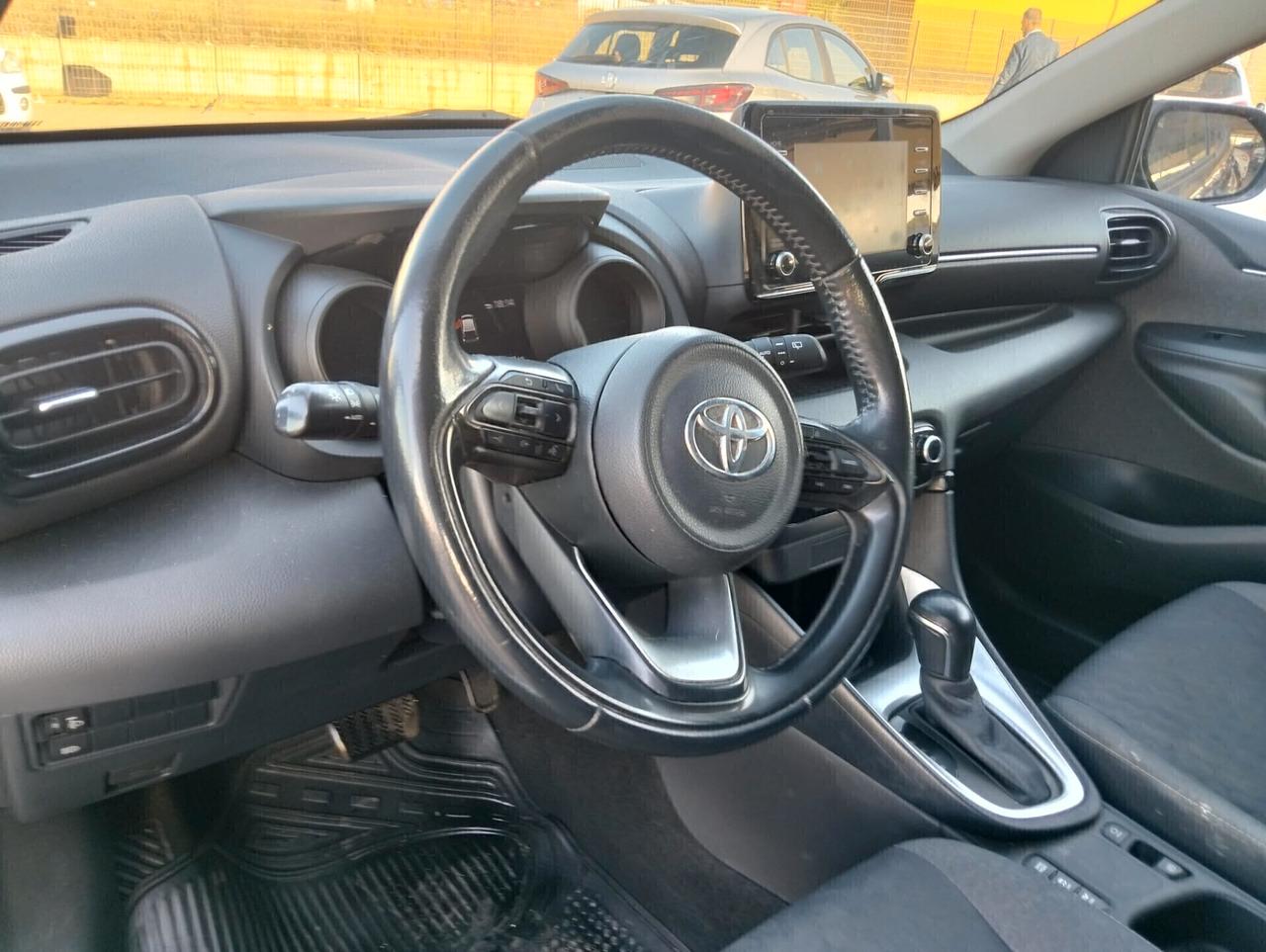 Toyota Yaris 1.5 Hybrid 5P Lounge - 2020