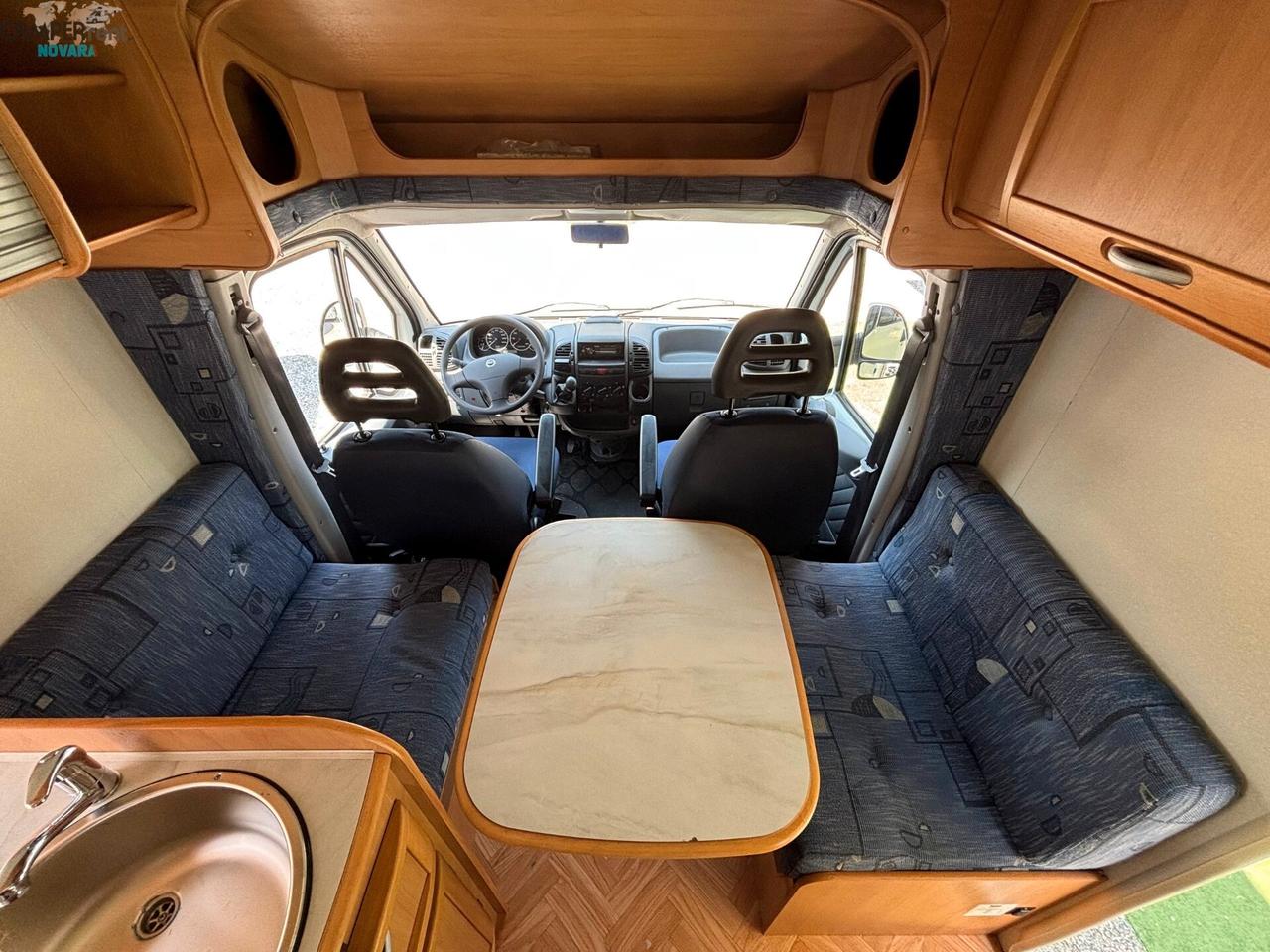 MCLOUIS LAGAN 253 - Semintegrale con letto matrimoniale in coda ed ampio garage foro 77x122