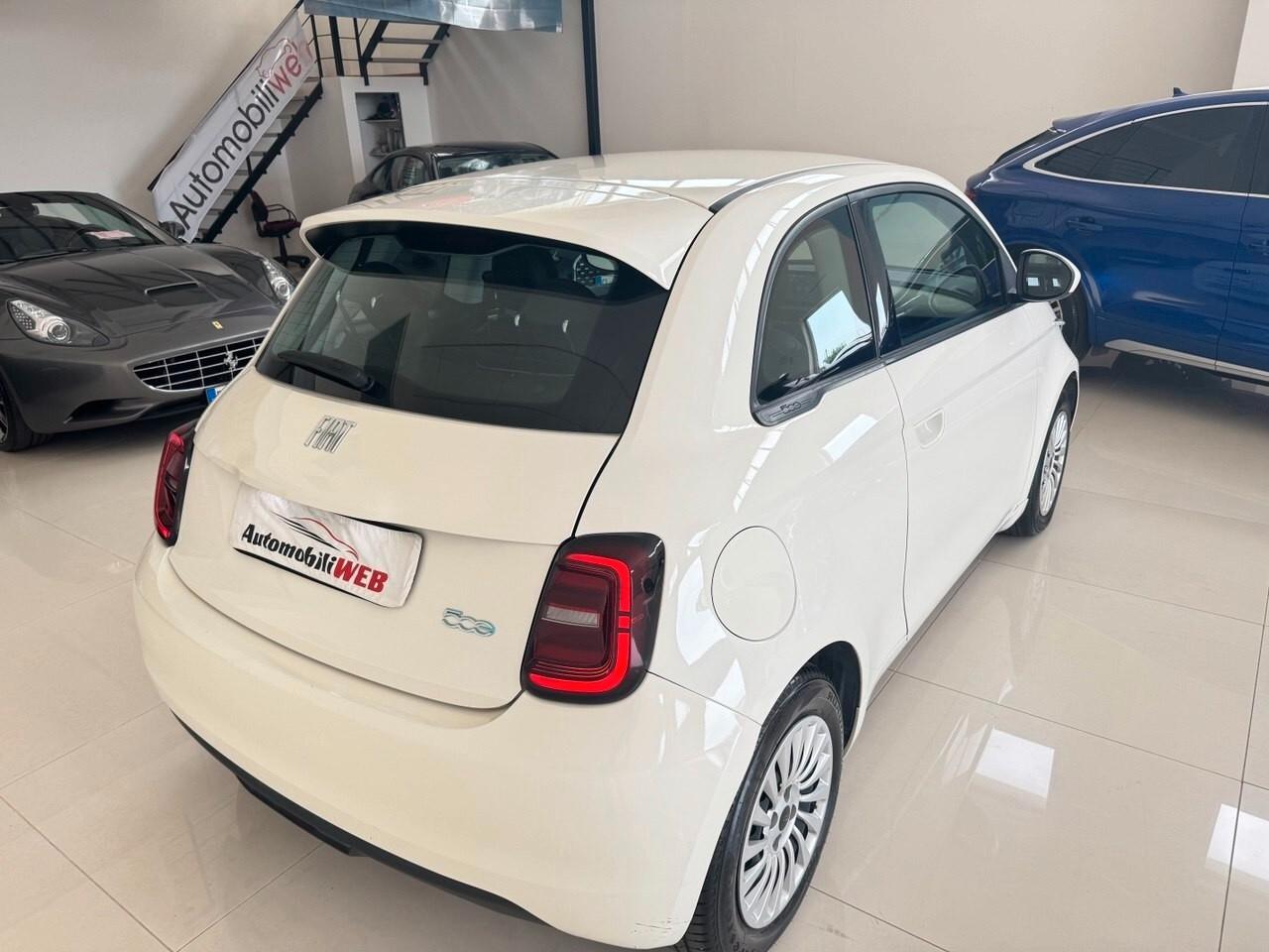 Fiat 500 500e Berlina 42 kWh La Prima