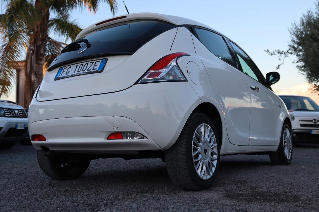 Lancia Ypsilon 1.2 69 CV 5 porte Silver