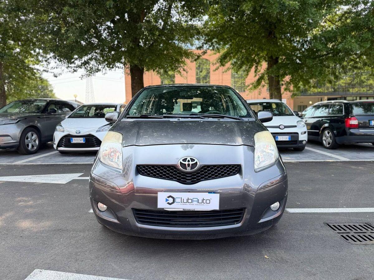 Toyota Yaris 1.3 dual Sol 5p m-mt