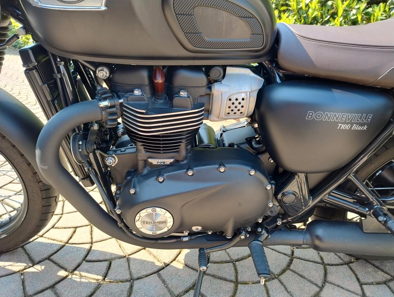 Triumph Bonneville T100 Black Nero opaco