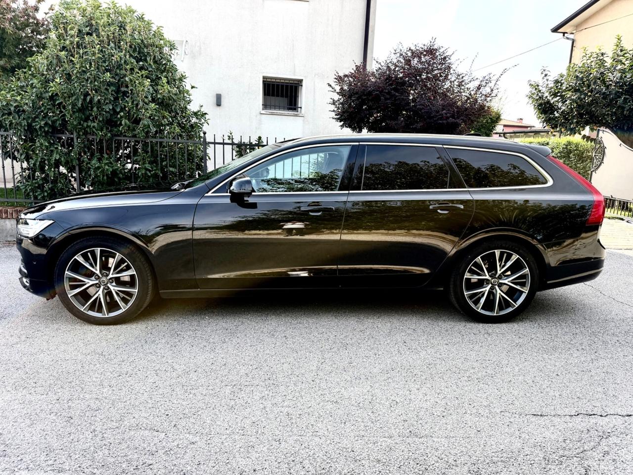Volvo V90 D5 AWD Geartronic Momentum