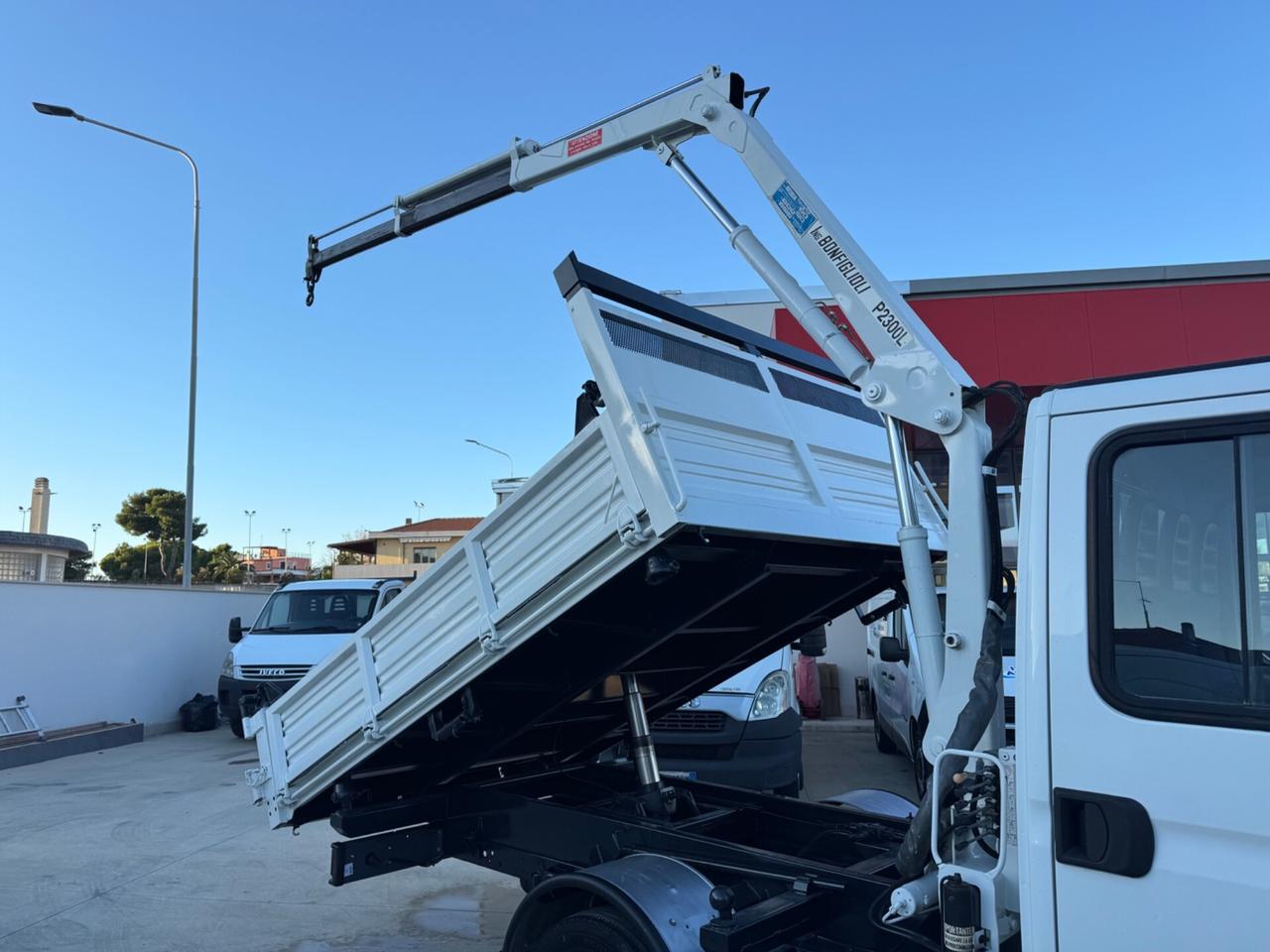 Iveco daily 35c15 7 posti ribaltabile e gru