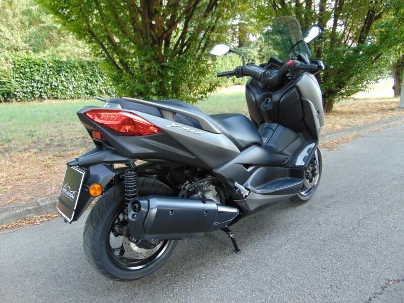 Yamaha X-Max 300