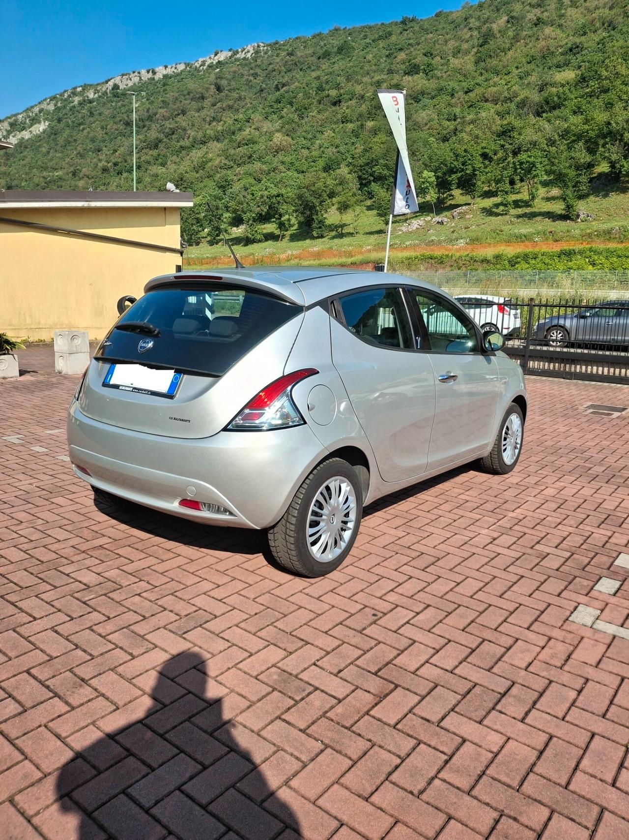 Lancia Ypsilon tenuta bene