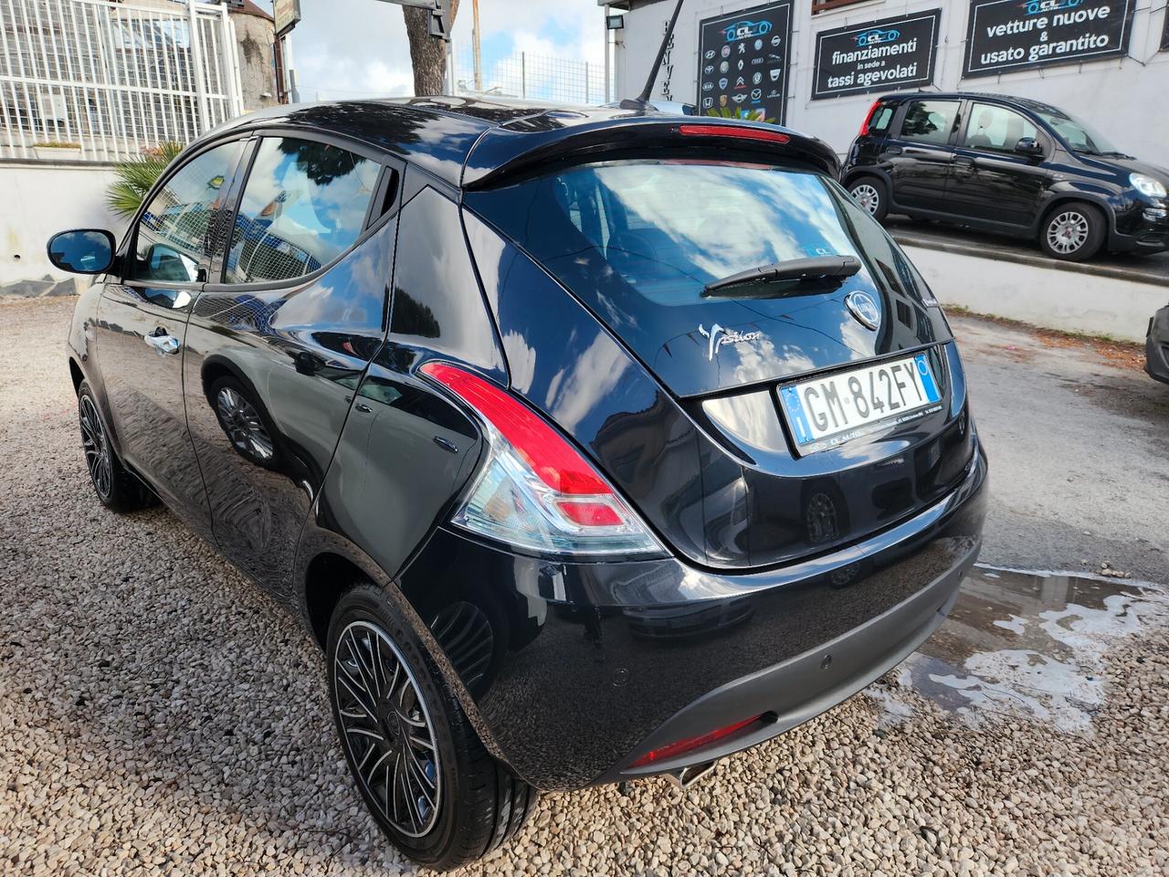 Lancia Ypsilon 1.0 FireFly 5 porte S&S Hybryd Gold