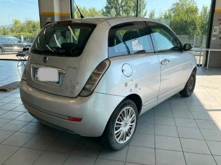 Lancia Ypsilon 1.3 MJT 75 CV Oro Giallo