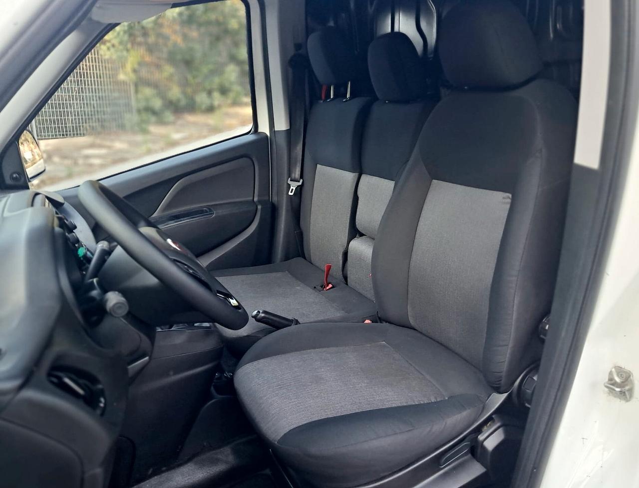 Fiat Doblo 1.6 MJT 105CV S&S PC-TN Cargo Lounge - 3 posti - Doppia porta laterale e voletto posteriore